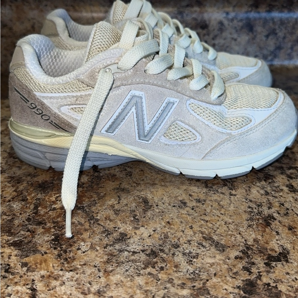 Boys New Balance 990v4 Limestone